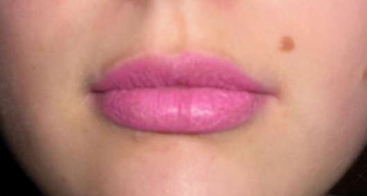 p2 perfekt stay lip cream, Farbe: 030 paris love - auf den Lippen aufgetragen