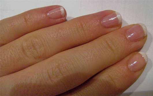 Fingernägel lackiert mit den Produkten aus dem p2 miss french Manicure Set