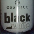essence black and white nail polish, Farbe: 02 WHITE HYPE (mit soft touch finish)
