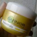 Garnier Skin Naturals Essentials Day