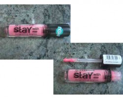 Produktbild zu essence stay with me longlasting lipgloss – Farbe: 01 me & my icecream