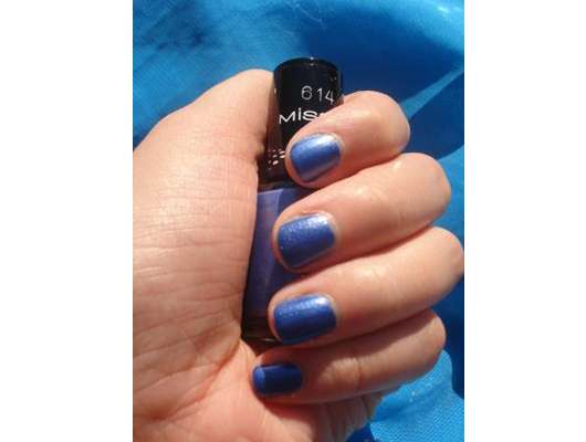 Misslyn Nagellack, Farbe: 614 blue lights („Blue Notes“ Collection)
