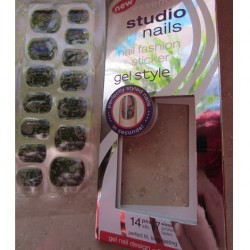 Produktbild zu essence studio nails nail fashion sticker gel style – Design: 02 sold out in NY