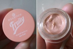 Produktbild zu essence fruity eyeshadow sorbet – Farbe: 01 peach beauty (LE)