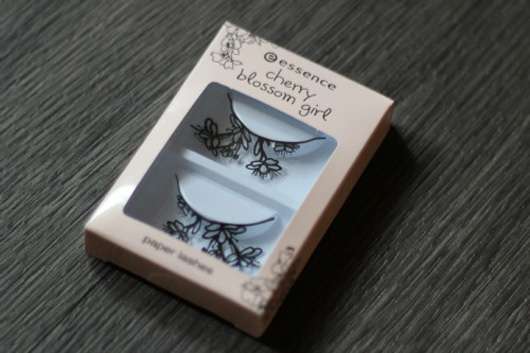 essence cherry blossom girl paper lashes (LE)