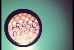 Produktbild zu Benefit Erase Paste – Farbe: Light