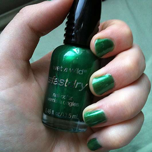 <strong>wet n wild</strong> fast dry nail color - Farbe: E226C SaGreena The Teenage Witch