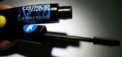 Produktbild zu Catrice Lashes To Kill Volume Mascara Waterproof