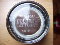 Produktbild zu Maybelline New York Eyestudio Color Tattoo 24HR Gel-Cream Eyeshadow – Farbe: 40 Permanent Taupe