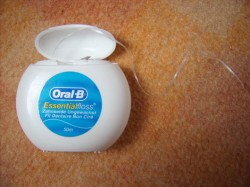 Produktbild zu Oral-B Essential Floss Zahnseide Ungewachst