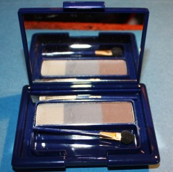 Produktbild zu Tana-Cosmetics Eye-Brow / Eye-Shadow Compact-Powder – Farbe: Dark
