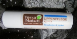 Produktbild zu Terra Naturi Naturkosmetik Lippenpflegestift Sheabutter & Jojoba (jede Haut)