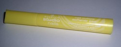 Produktbild zu essence studio nails nail cuticle softener pen