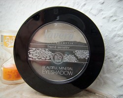 Produktbild zu lavera Trend sensitiv Beautiful Mineral Eyeshadow Trio – Farbe: 01 Smoky Grey
