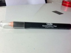 Produktbild zu LCN Eyeshadow Pen – Farbe: Brilliant Nude (LE)