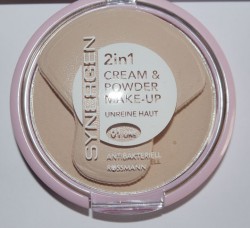 Produktbild zu Synergen 2in1 Cream & Powder Make-up – Farbe: 01