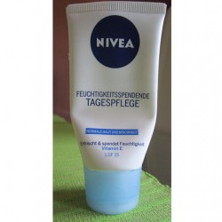 Produktbild zu NIVEA Feuchtigkeitsspendende Tagescreme (normale Haut und Mischhaut)
