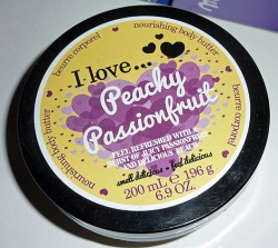 Produktbild zu I love… Peachy Passionfruit nourishing body butter (LE)