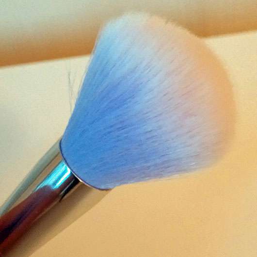 essence powder brush (lila)