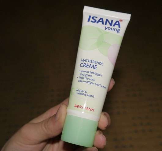 ISANA YOUNG Mattierende Creme (Misch & unreine Haut)