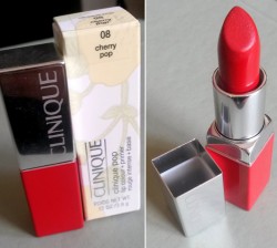 Produktbild zu Clinique Pop Lip Colour + Primer – Farbe: Cherry Pop