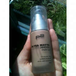 Produktbild zu p2 cosmetics ultra matte 24 hours make up – Farbe: 010 matte shell