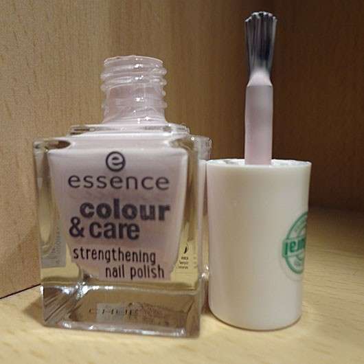 essence colour & care strengthening nail polish, Farbe: 03 happy nails (LE)