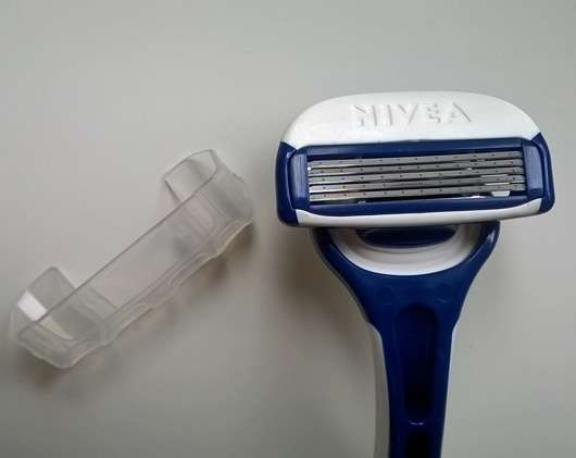 NIVEA PROTECT & SHAVE Schwinggelenk-Rasierer 