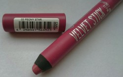 Produktbild zu essence velvet stick matt lip colour – Farbe: 02 peony star