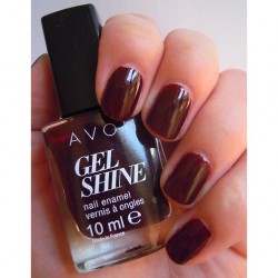 Produktbild zu AVON Gel Shine Nagellack – Farbe: Wine And Dine Me