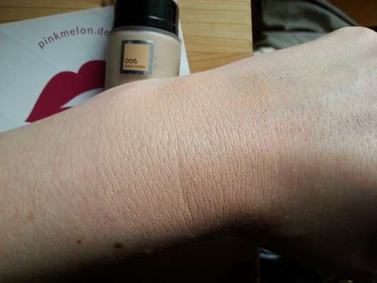 Catrice Even Skin Tone Beautifying Foundation, Farbe: 005 Even Ivory