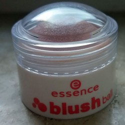 Essence Rouge Blush Ball 10 Peach Candy – Kugel-Rouge Für Natürlichen Teint. Einfach Mit Fingern Auftragen, Perfekt Für Unterwegs.