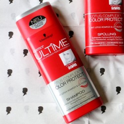 Produktbild zu Schwarzkopf essence ULTÎME Lotus Complex + Color Protect Shampoo