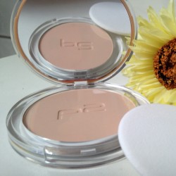 Produktbild zu p2 cosmetics nude blend compact powder – Farbe: 020 ivory