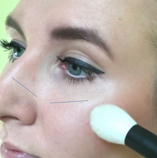 Ergebnis im Gesicht mit dem ebelin Professional Make-up Artist Highlighter-Pinsel