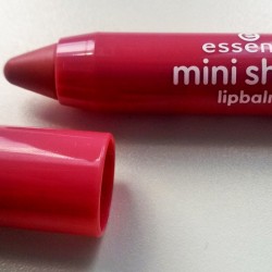 Produktbild zu essence mini sheer lipbalm – Farbe: 02 little miss rosie