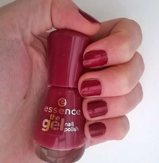essence the gel nail polish, Farbe: 73 more than a feeling auf den Fingernägeln