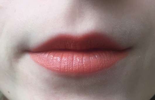  KORRES Guava Lipstick, Farbe: 43 Orange Brown auf den Lippen
