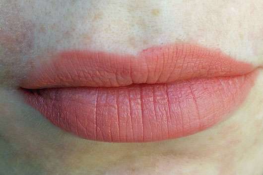 NYX Soft Matte Lip Cream, Farbe: Zurich auf den Lippen aufgetragen
