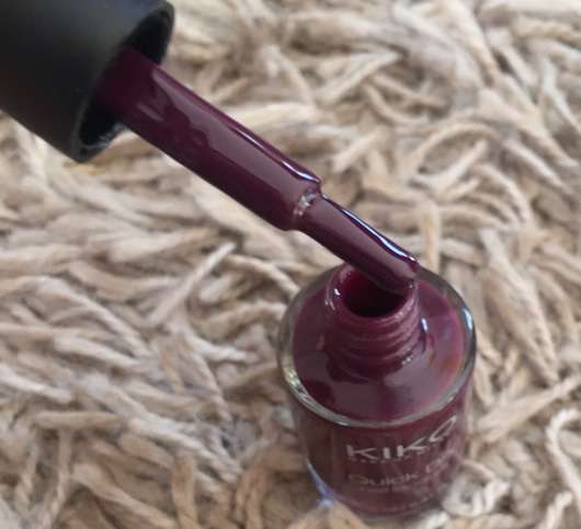 KIKO quick dry nail lacquer, Farbe: 811 plum Pinsel