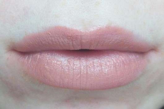 Sleek MakeUP Lip VIP Lipstick, Farbe: 1002 Private Booth auf den Lippen