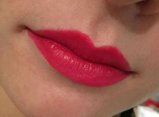 The Body Shop Matte Lipstick, Farbe: 423 Rio Fuchsia (LE) - Farbe auf den Lippen