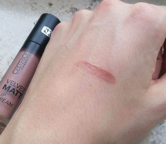 Catrice Velvet Matt Lip Cream, Farbe 010 MidNude Season Swatch