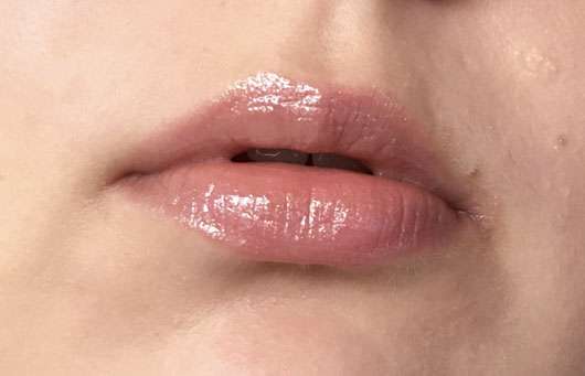 Lipcolor Butter Matte, Farbe: 035 Coco Nude auf den Lippen
