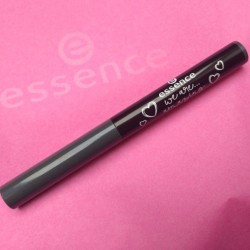 Produktbild zu essence we are… amazing creamy eyeshadow pen – Farbe: 02 be my glam-light! (LE)
