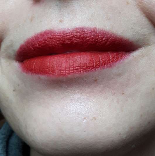 trend IT UP Ultra Matte Lipstick, Farbe: 450 auf den Lippen