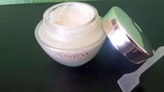 AVON ANEW Day Multi-Performance Cream Tiegel geöffnet