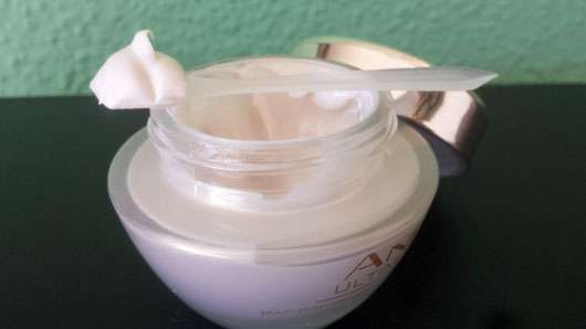 AVON ANEW Day Multi-Performance Cream Tiegel geöffnet