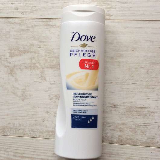 Dove Body Milk Reichhaltige Pflege (Trockene Haut) Flasche