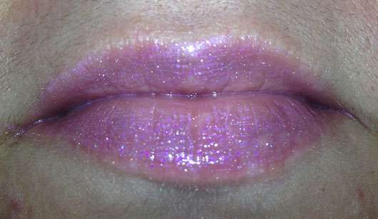 essence shine shine shine lipgloss, Farbe: 02 smile, sparkle, shine auf den Lippen